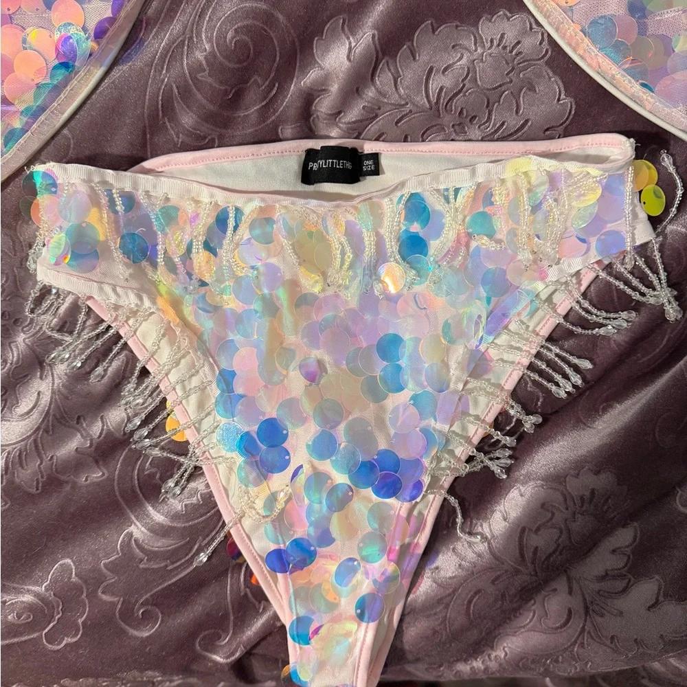 PrettyLittleThing Iridescent Wings and matching bottoms - Picture 5 of 5